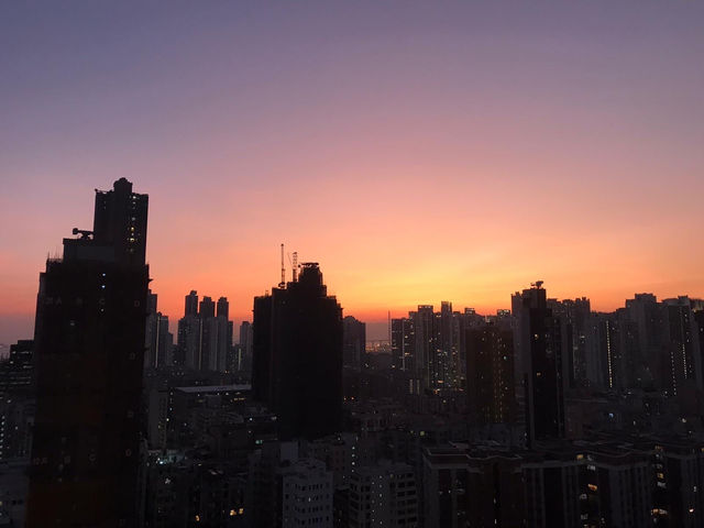 【春日好去處］喃嘸山 / 嘉頓山：🌇夕陽🌅下看深水埗舊樓，別有一番風味‼️