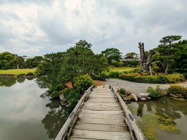 日本京都-能拍到京都塔小橋湖水倒影：涉成園