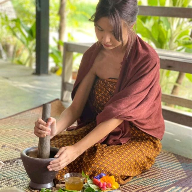 โฮมสเตย์ลับ พร้อมอบสมุนไพร ริมทุ่งนา กาญจนบุรี 