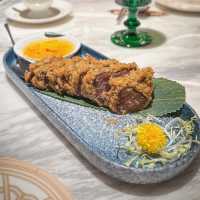「特務主題餐廳，奢華用餐體驗」