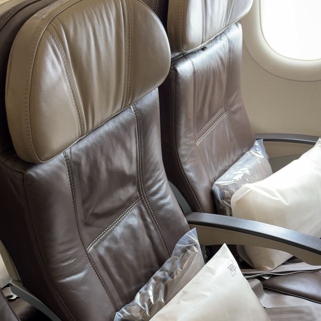 6時間飛行の中、食べすぎ問題✈︎