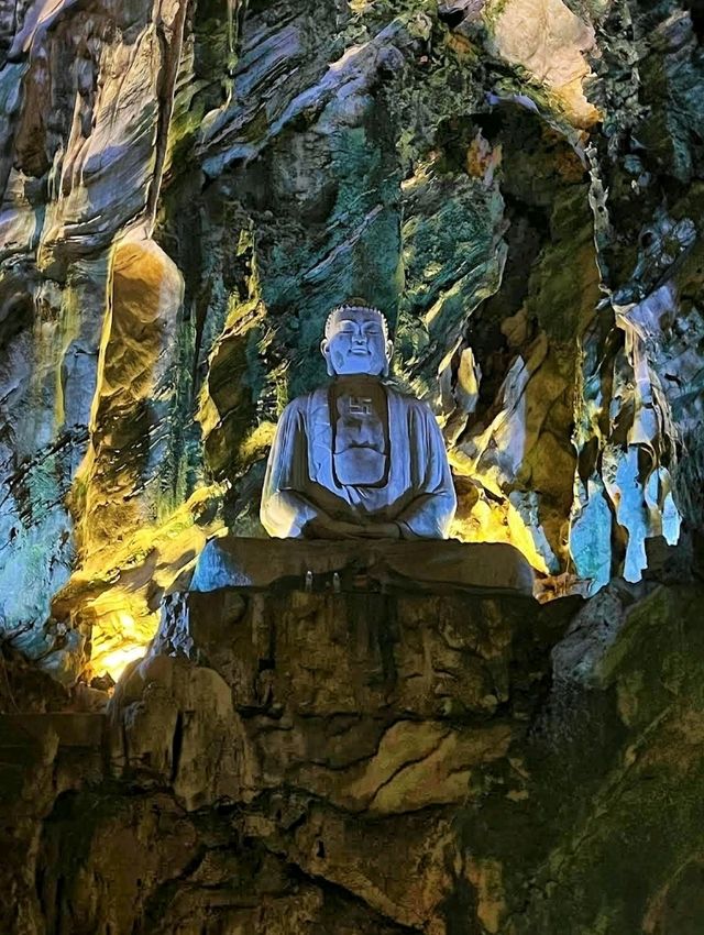 Explore the fasinating & mystical Am Phu Cave, Danang.