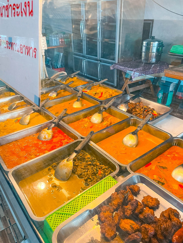 ร้านข้าวแกงปักษ์ใต้(ครัวพุ่มไม้)
