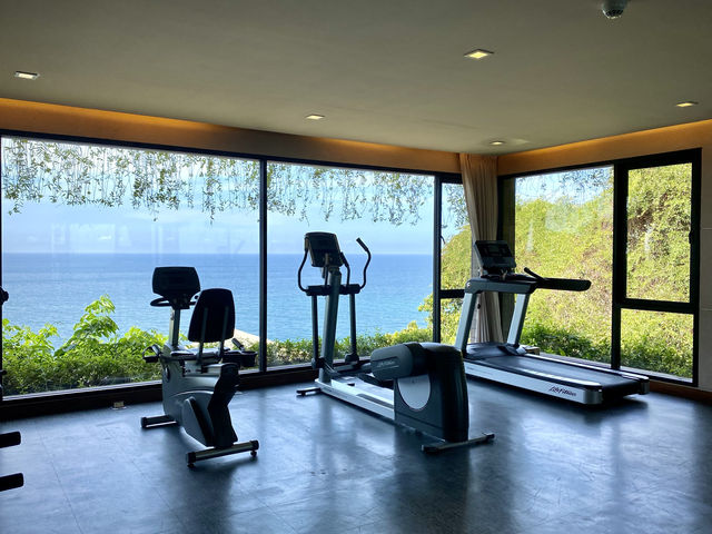 GYM ที่มีวิวสวยที่สุด ทะเลอยู่ข้างหน้าพาโนรามา 
