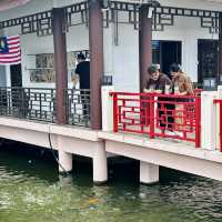 "Malaysia-China Friendship Park: Stunning Scenery and Impressive Architecture"