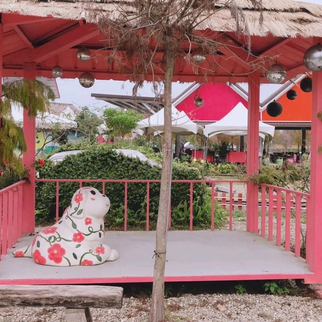 【雲林】粉色主題設計，吸引了許多遊客前來觀光和拍照。