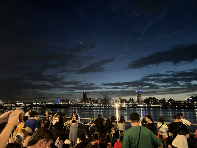 🎆 大稻埕夏日煙火節 - 台北夏の風物詩、華麗な花火と川辺の涼を楽しむ🎆