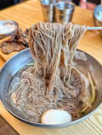 【韓国・弘大】おひとり様でも入りやすいカルビ付き冷麺のお店