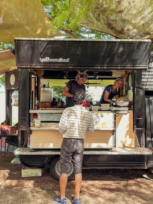 รถเบอร์เกอร์ ริมอ่างเก็บน้ำบางพระ🌳🍃🍔