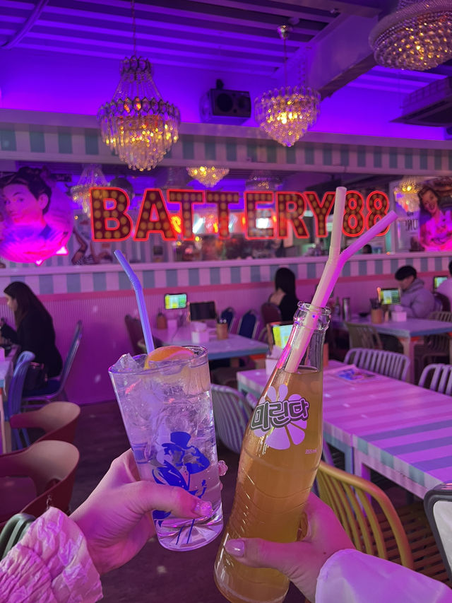 韓国にあるピンクネオン空間のレストランバー🥂🎀
