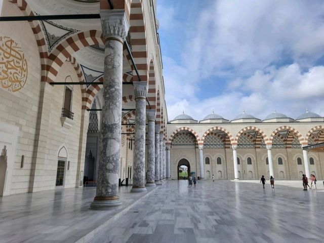Çamlıca Camii 恰姆勒加清真寺🕌- 土耳其伊斯坦布爾最大最美的清真寺，適合打卡拍照📸