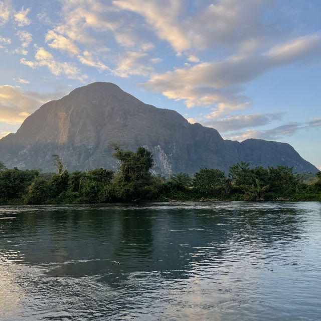 M&R Houseเรือแพริมน้ำสุดปังวิวสวย น้องหมาเข้าพักได้