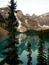 BREATHTAKING VISTAS OF MORAINE LAKE