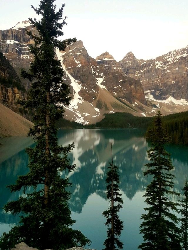 BREATHTAKING VISTAS OF MORAINE LAKE