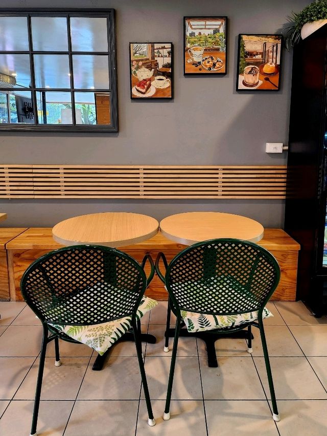 🇦🇺 Charming Cafe in Spring Hill, Queensland, Australia