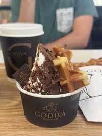 上機前的飲品雪糕Grab & Go @GODIVA CAFE