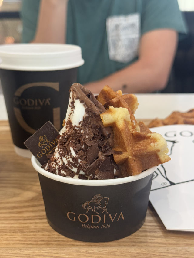 上機前的飲品雪糕Grab & Go @GODIVA CAFE