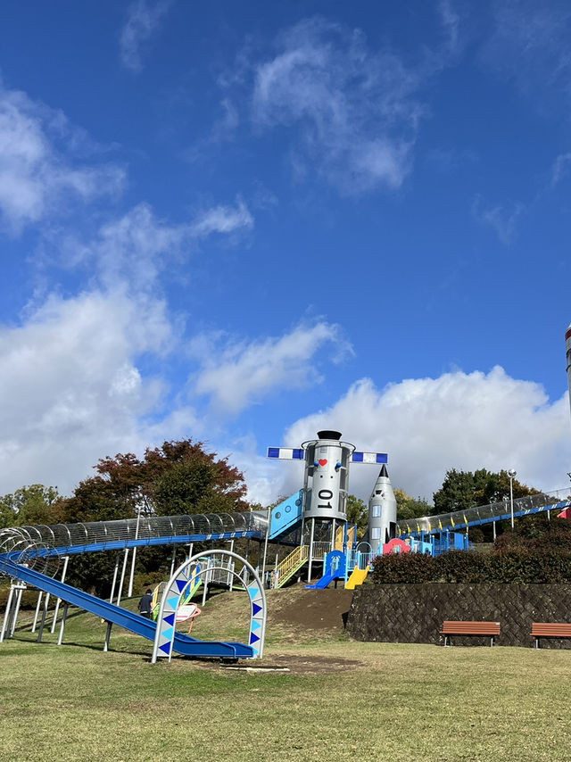 【佐久市】心躍る！宇宙船のような遊具がある広々公園🪐