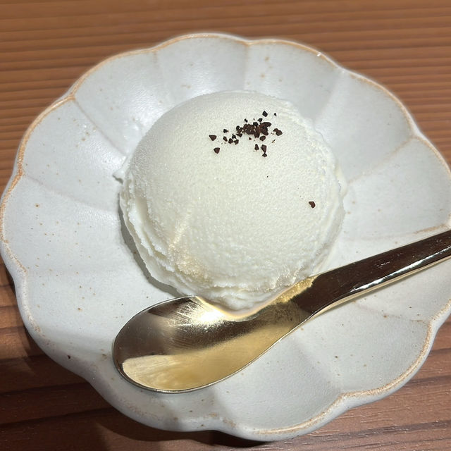 【日本・福岡🇯🇵】有名人多数来店！予約困難！博多もつ鍋屋