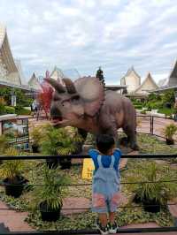 ถ่ายรูปคริสมาสต์กันที่ Central Village