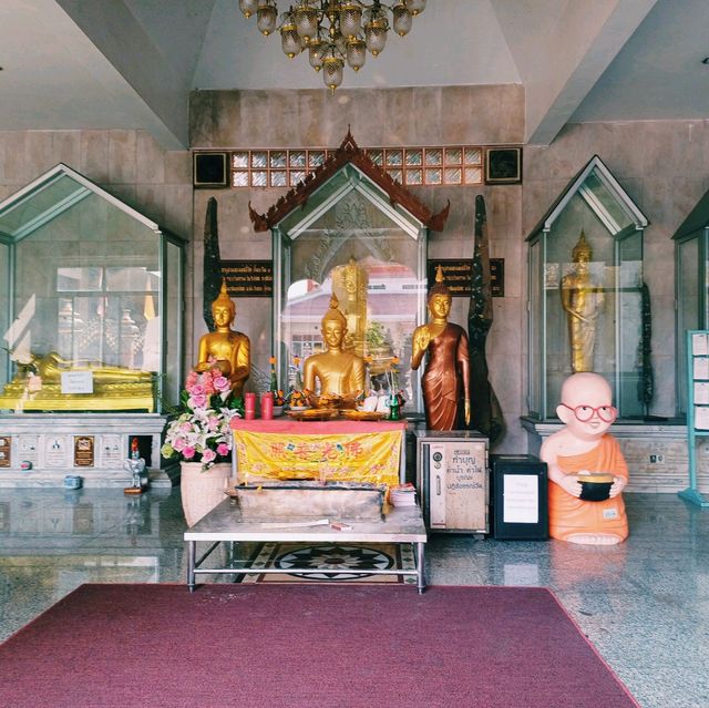 泰國曼谷皇家古廟景點:Wat Ratchawarin，建築精美絕倫，適合打卡拍照📸
