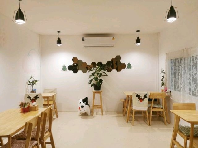 April's cafe & good day คาเฟ่เลี่ยงเมืองปากเกร็ด