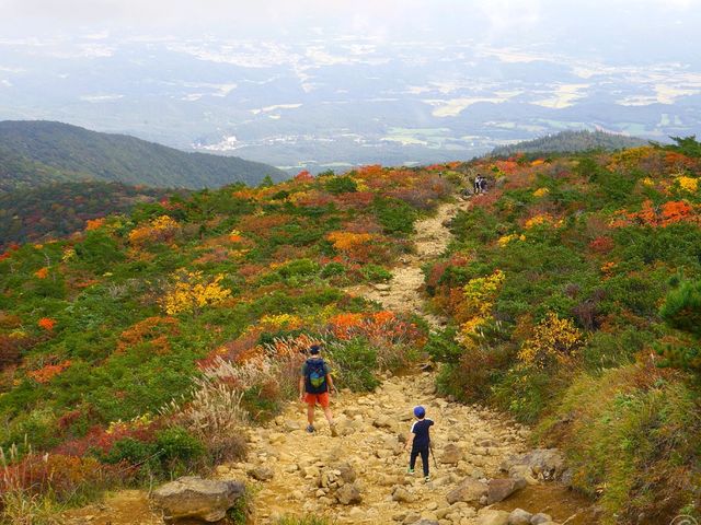 【福島県】紅葉の絨毯の絶景広がる「安達太良山」