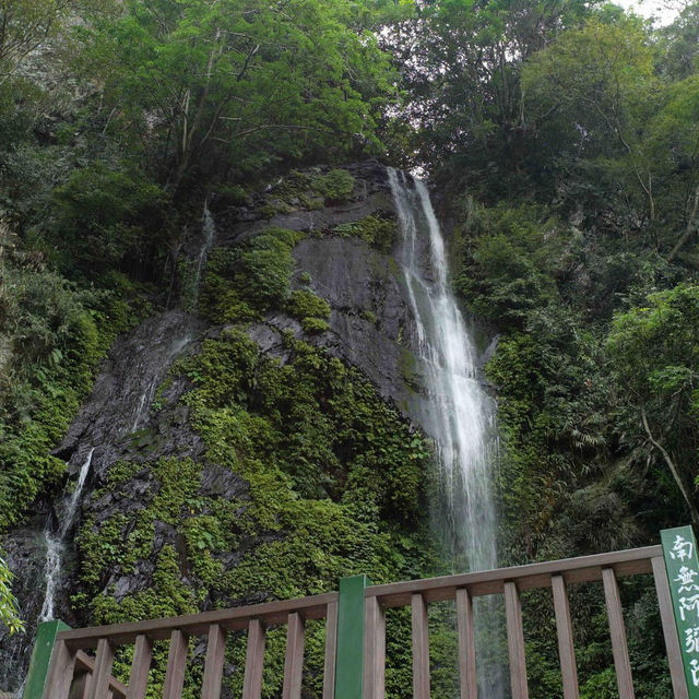 Guanyin Cave Ice Springs Scenic Area 