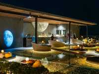 Over The Moon สกายเลาจน์ที่วิวสวยจึ้งใจสุดในพัทยา 