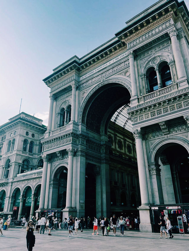 Milan Cathedral: A Gothic Marvel!