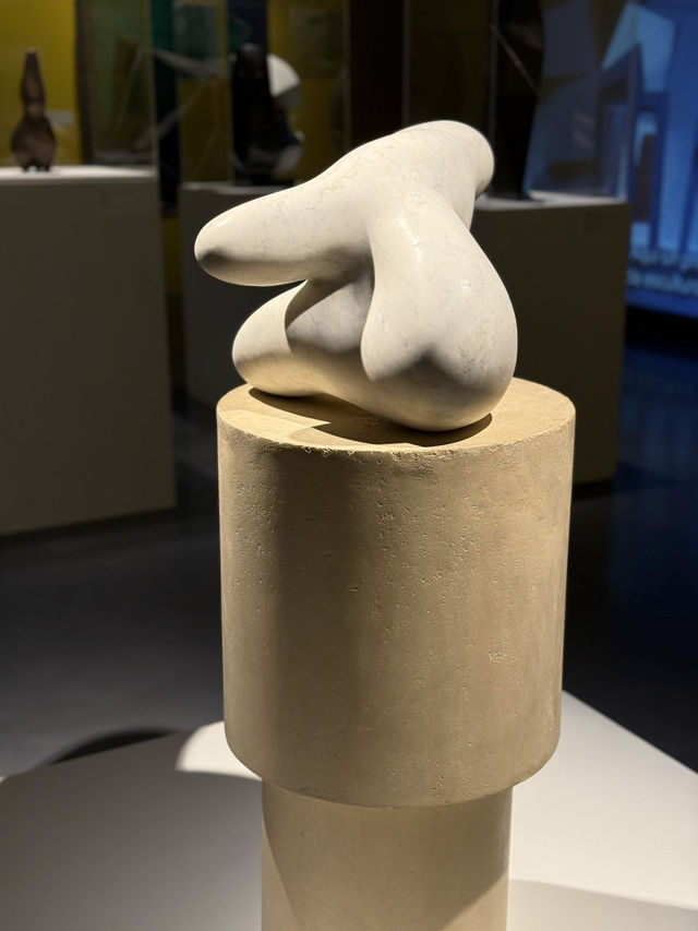 Contemporary arts sometimes can be a nuisance, but not when it’s free! 😆