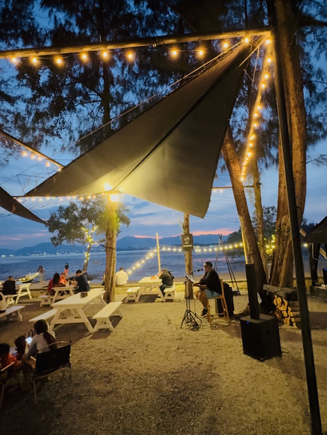 ร้านสุดชิล ครบครับ อาหาร วิวทะเล Grove Phuket