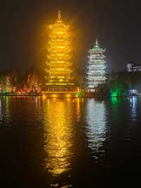เจดีย์เงินและเจดีย์ทอง(Sun and Moon Pagodas, 日月双塔)