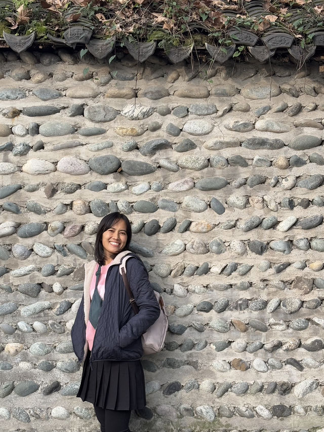 จุดถ่ายรูปลับๆกับกำแพงเมืองโบราณที่ Dujiangyan 