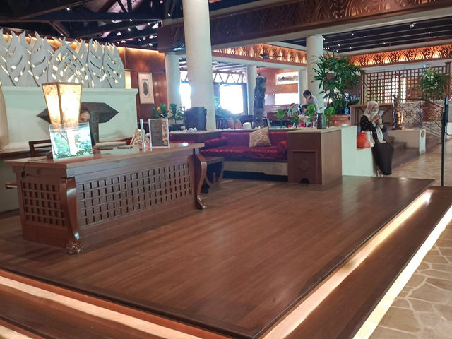 “Sunset Luxury by the Sea: A Slice of Paradise at Shangri-La Tanjung Aru”