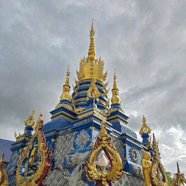  วัดร่องเสือเต้น Blue Temple