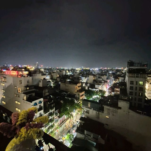 하노이 마직막 밤을 엘 호텔 스카이바에서 기억하다.