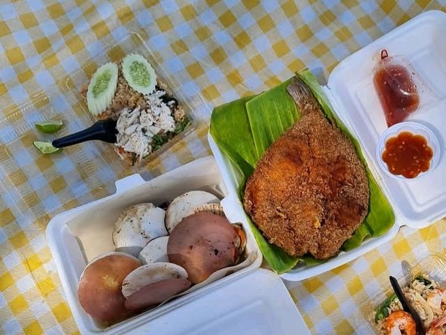 หาดลับเพชรบุรี นั่งปิคนิคชิลๆ