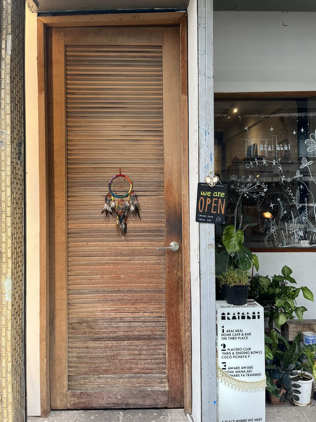  Arai Arai พบปะเพื่อนใหม่ และจิบกาแฟบรรยากาศอบอุ่น