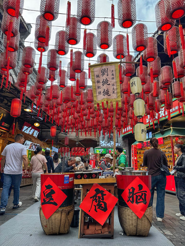 Stepping Into the Soul of Old Chongqing: 十八梯