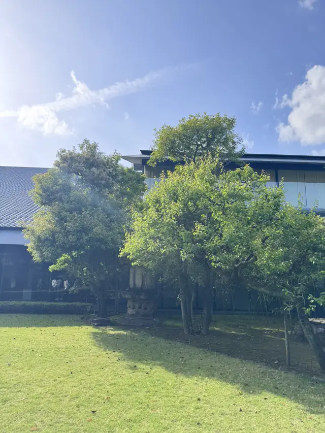 A stunning art museum with a beautiful garden in Tokyo's Omotesando, Nezu Museum.