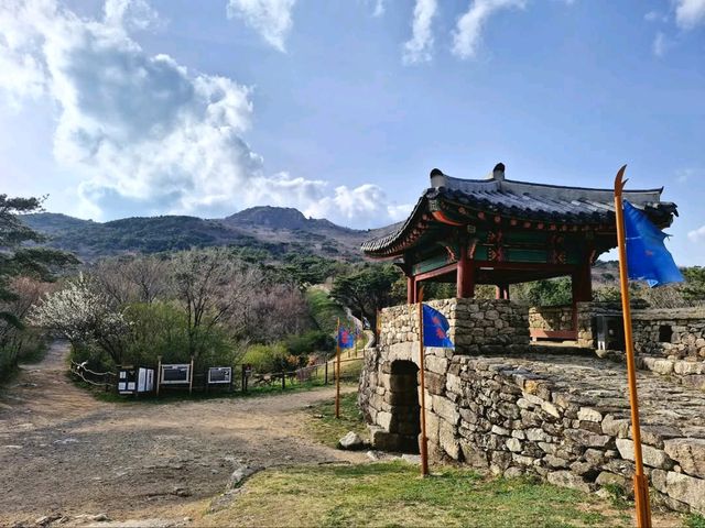 Beomeosa Temple, Vibes and History