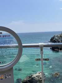 추암 촛대바위와 출렁다리