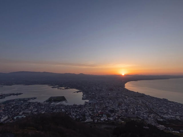 🗻【北海道・函館山】100万ドルの夜景と四季折々の絶景に出会う、函館旅のハイライト
