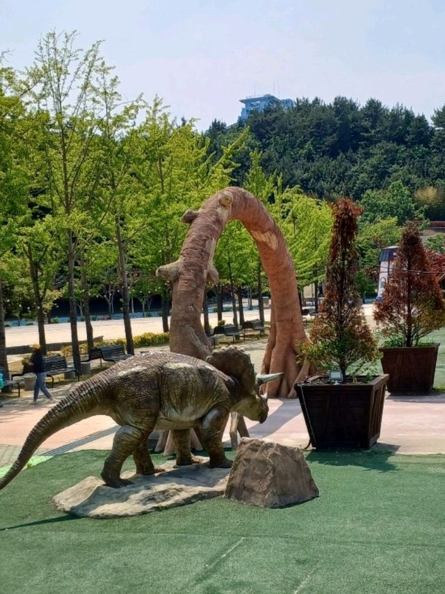 숲과 공룡의 만남, 산책길도 특별하게🐾