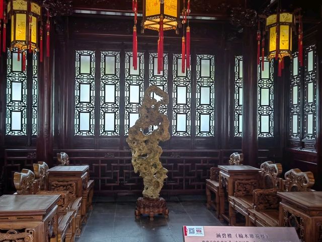 A Ming Dynasty Dream, Wrapped in Shanghai’s Neon Embrace