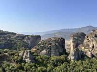 【メテオラ｜天空の修道院と絶景に圧倒される！ギリシャの世界遺産】