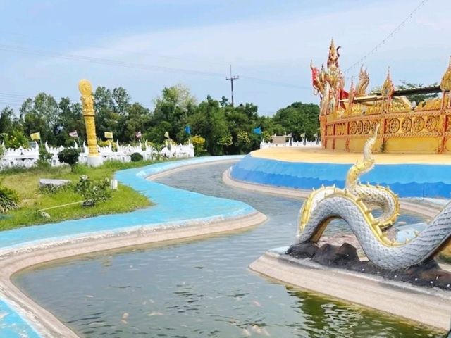 วัดท่ามะกอก อุโบสถเรือนารายณ์ทรงสุบรรณสีทอง
