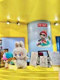 芭達雅｜Central Pattaya POP Mart 泡泡瑪特快閃店一走進就想全包！POP MART Central Pattaya成為收藏控的朝聖地，人手一袋