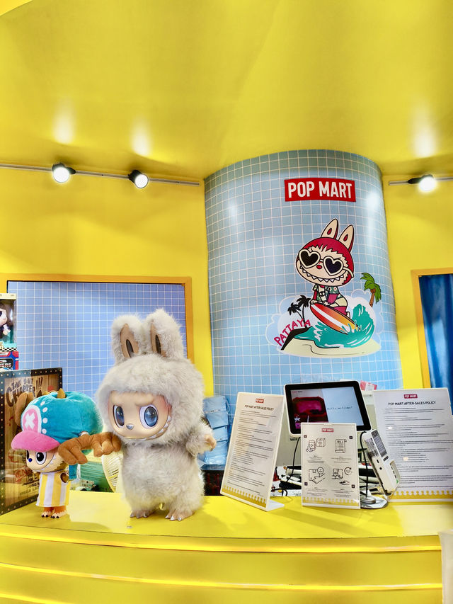 芭達雅｜Central Pattaya POP Mart 泡泡瑪特快閃店一走進就想全包！POP MART Central Pattaya成為收藏控的朝聖地，人手一袋
